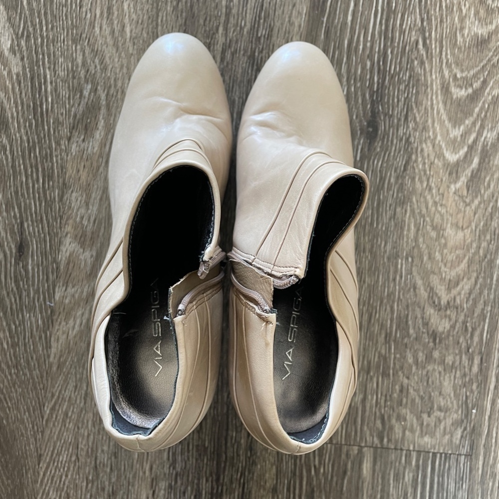 Via Spiga Tan Heels Womens Size 7.5 - Picture 2 of 5